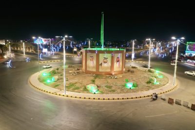 بلدية محافظة صبيا تُضيء شوارعها بمجسمات وإضاءات الزينة