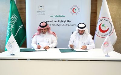 تقديم 30 سيارة إسعاف وعربات استجابة عاجلة للمحافظات اليمنية
