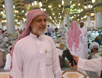 مقيم أردني يقضي ٣٠ عاماً في خدمة الصائمين بالمسجد النبوي..