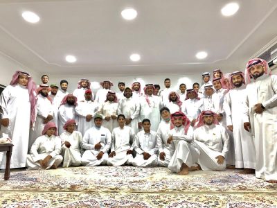 “العيون التطوعي” يقيم لقاء رمضاني ويحتفي بحفظة كتاب الله من أعضاء الفريق..