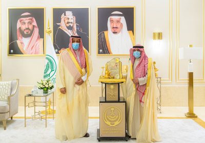 سمو امير منطقة الباحة يستقبل رئيس واعضاء لجنة الزواج الجماعي ببني سار..