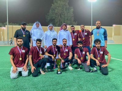 مساعد المدير العام لقطاع العمل يتوّج فريق مركز التأهيل الشامل ببريده.