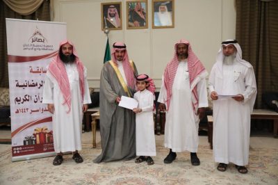 محافظ وادي الدواسر يكرم الفائزين في مسابقة حفظ القرآن الكريم..