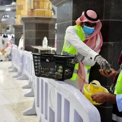عربات المسجد الحرام عبر التاريخ .. من كرسي خشبي إلى عربات كهربائية