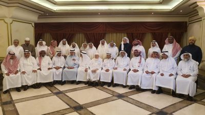 من باب الوفاء طلاب دفعة١٩٨٢ بمدرسة الثغر النموذجية يكرمون معليمهم القدماء