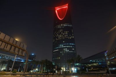 إنارة الأيقونة العمرانية في الرياض دعماً لمجتمع مرضى الثلاسيميا وأسرهم في الرياض