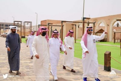 محافظ صبيا يرافقه رئيس البلدية في جولة تفقدية للوقوف على الاستعدادات النهائية لموقع مهرجان المانجو..