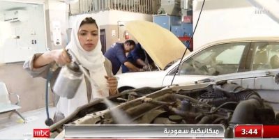 ميكانيكية سعودية تروي قصة عملها في صيانة السيارات وسر اختيارها لهذه المهنة..