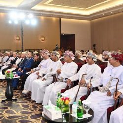 مهرجان التمور بوادي الدواسر يوزع الرطب في مداخل المحافظة على المسافرين..