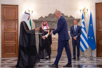 سمو ولي العهد ودولة رئيس وزراء اليونان يعقدان في العاصمة أثينا اجتماعاً موسعاً، ويشهدان توقيع وتبادل عدد من الاتفاقيات.. 