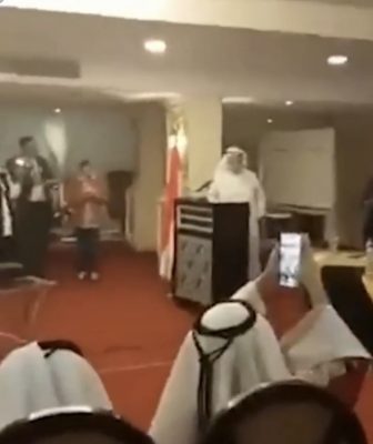 “لحظة وفاة رجل الأعمال السعودي “محمد القحطاني أثناء كلمة بالقاهرة (فيديو)
