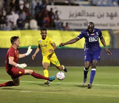 الهلال يهزم الخليج بثنائية في مستهل مشاوره للحفاظ على لقب الدوري