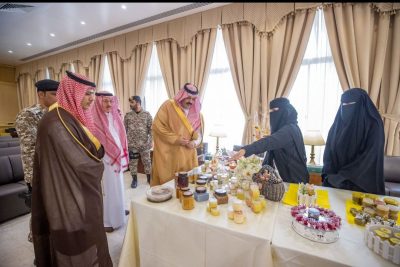 سمو أمير حائل يشهد حفل تخريج الدفعة الثانية لتأهيل الشباب لامتهان حرفة تربية النحل… 
