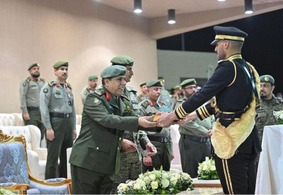 مدير عام “الجوازات” يشهد تخريج 410 أفراد من دورة الفرد الأساسي