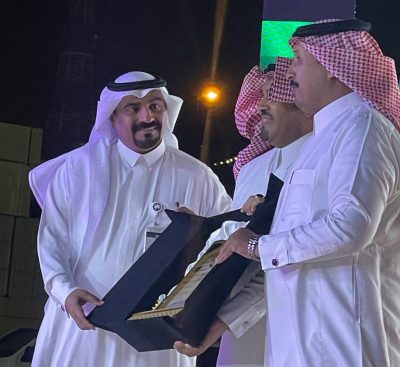 مدير عام فرع وزارة الموارد البشرية والتنمية الاجتماعية بمنطقة عسير يكرم الشيخ أبوطالب الزين…