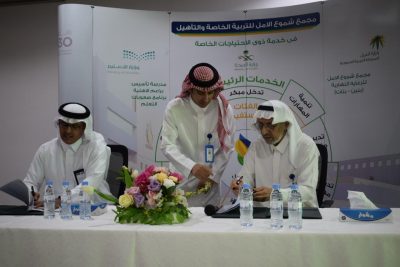 توقيع أتفاقية شراكة مجتمعية بين مركز التأهيل الشامل وشركة شموع الأمل للتربية الخاصة والتأهيل…