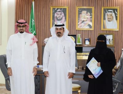 محافظ بيش يرعى توقيع اتفاقية درة الأنامل بين بلدية بيش وجمعية الأنامل المبدعة