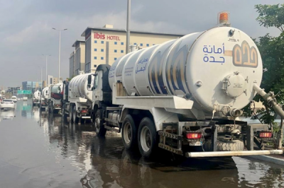 أمانة جدة تبذل مجهوداتها لمواجة الحالة المطرية التي تشهدها المحافظة