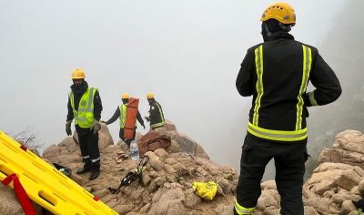 وفاة شخص وإصابة أخر سقطا من منحدر جبلي بالطائف