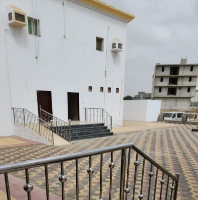 خلاف بين جهتين يؤدي إلى قطع الكهرباء عن مبنى والمياه عن حمامات الجامع…