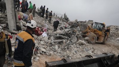 لحظات مرعبة لانهيار مبانٍ بتركيا وسوريا بسبب الزلزال “شاهد”