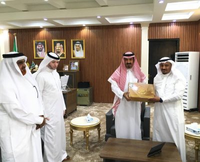 ” محافظ بيش “يفعل مبادرة الإفتاء والفئة الغالية .