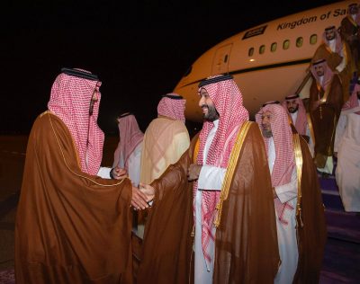 ولي العهد يصل المدينة المنورة وفي مقدمة مستقبليه أمير منطقة المدينة المنورة ونائبه