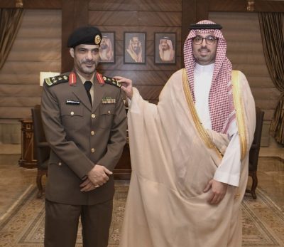 الأمير سعود بن جلوي يقلّد مدير إدارة مكافحة المخدرات بجدة رتبته الجديدة