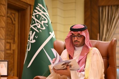سمو محافظ جدة يطلع على التقرير السنوي لمركز الاقتصاد المعرفي بجامعة الملك عبدالعزيز