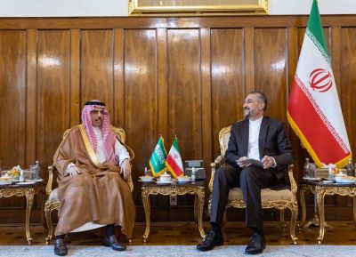 سمو وزير الخارجية يلتقي نظيره الإيراني في طهران