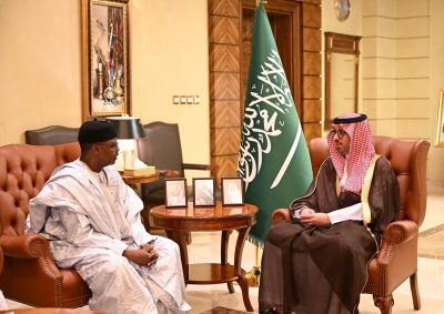 الأمير سعود بن جلوي يستقبل القنصل التشادي بجدة