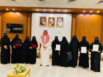محافظ رابغ يُكرم الفائزات في مسابقة “كأس التخيّل” العالمية