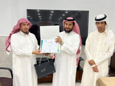 نائب رئيس مجلس إدارة جمعية تحفيظ القرآن الكريم بينبع يكرم الزميل أحمد النزاوي