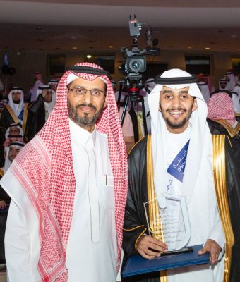 “علي القرني” يحتفل بتخرج ابنه مهند من كلية الطب بجامعة الملك سعود…
