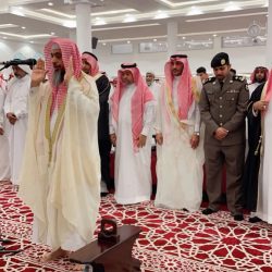 “سمو أمير جازان”يؤدي صلاة عيد الأضحى المبارك ويعايد عدداً من المشايخ واصحاب الفضيلة.”فيديو”