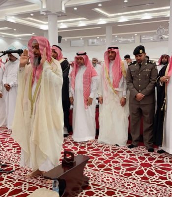 محافظ ضمد يؤدي صلاة عيد الأضحى المبارك ويستقبل المهنئين‎…