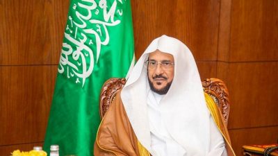 “آل الشيخ” يوجّه بتضمين خطبة يوم غدٍ الجمعة تذكيرًا لقاصدي الحج بالتوقّي من ضربات الشمس…