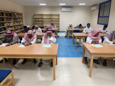 الحملة الصيفية للتوعية ومحو الأمية بتعليم القنفذة قصة نجاح بين حماس الدارسين وعطاء المعلمين..