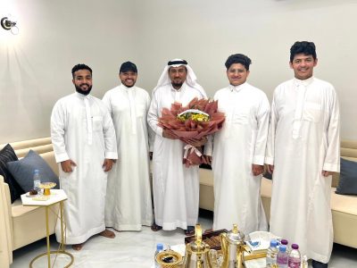 طلاب نادي عون التطوعي بثانوية السليل بضمد يقومون بزيارة لمدير المدرسة في منزله الجديد..