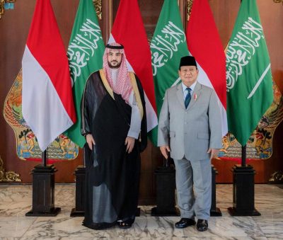 خالد بن سلمان يبحث تعزيز التعاون في المجال العسكري والدفاعي مع إندونيسيا