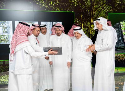 استمراراً لمشاريع تشجير الأحياء السكنية.. “الرياض الخضراء” يصل حي الغدير