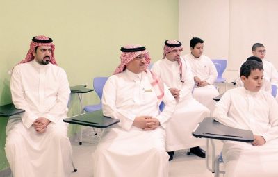 وزير التعليم “البنيان” على مقاعد الدراسة مشاركًا طلاب متوسطة بالرياض يومهم الدراسي الأول..