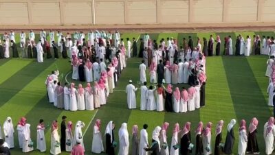 ثانوية السليل بضمد تتزين بالأعلام الخضراء وصور مؤسس المملكة ومليكها وولي عهده الأمين..