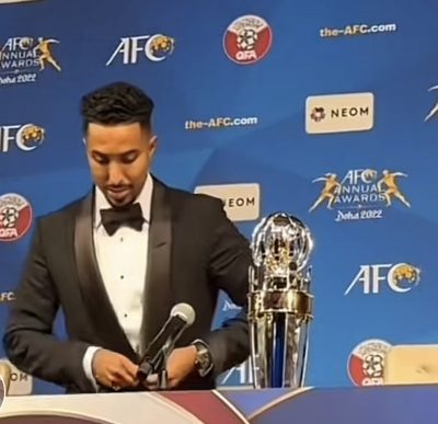 “فيديو”التورنيدو السعودي سالم الدوسري يتوّج بجائزة أفضل لاعب آسيوي