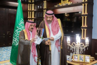 سمو أمير منطقة الباحة يستقبل ممثل المركز الوطني لتنمية الغطاء النباتي ومكافحة التصحر بالمنطقة.. 