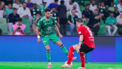 الأهلي يقسو على الرياض بثلاثية نظيفة في الدوري السعودي