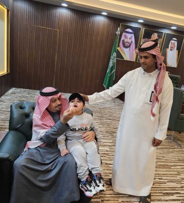 محافظ العارضة يدشّن حملة التطعيم ضد شلل الأطفال بالمحافظة ..
