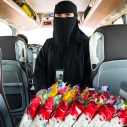 بيئة الطائف تسلّم الاسمدة لمزراعي مزارع الورد الطائفي الايضاحية..