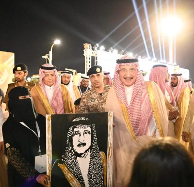أمير جازان يطلق لقب “الفنانة الشاملة “للعسيري بمهرجان العسل التاسع..