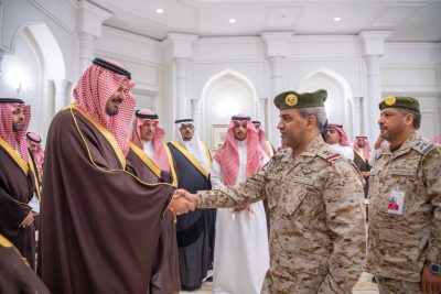 سلمان بن سلطان يستقبل وجهاء وأعيان المدينة